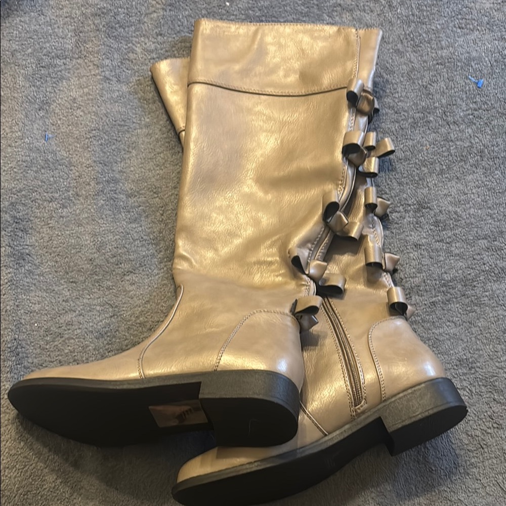 Elegant Women's Knee-High Boots with Bow Accents